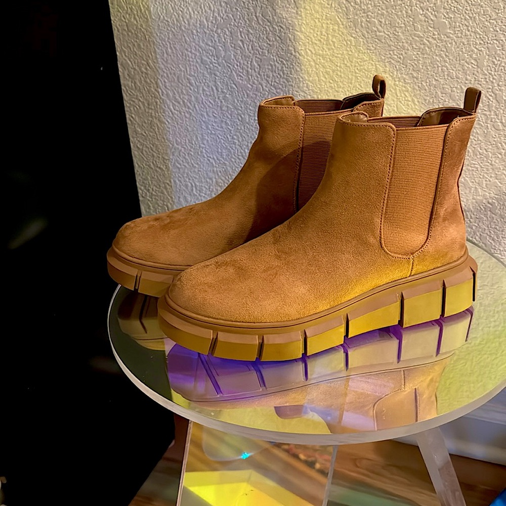 Brown boot size 9